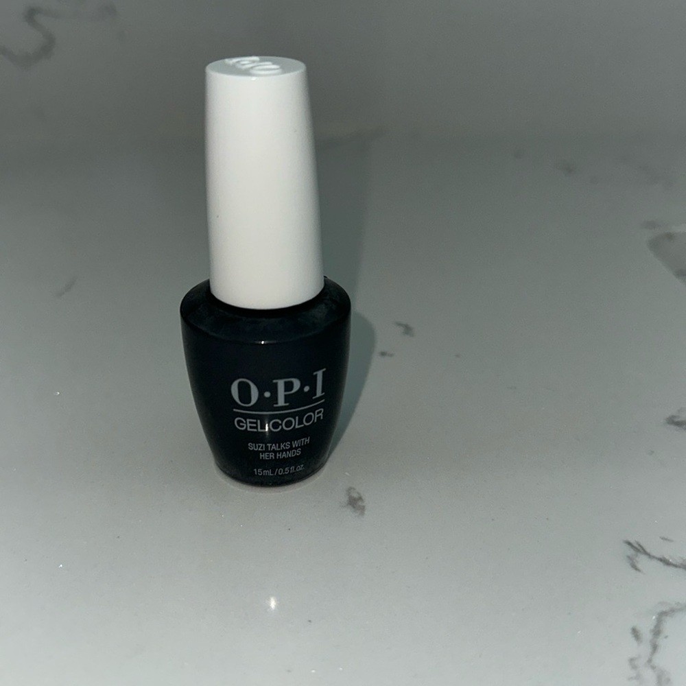OPI Gel Color - Suzi Talks With Her Hands